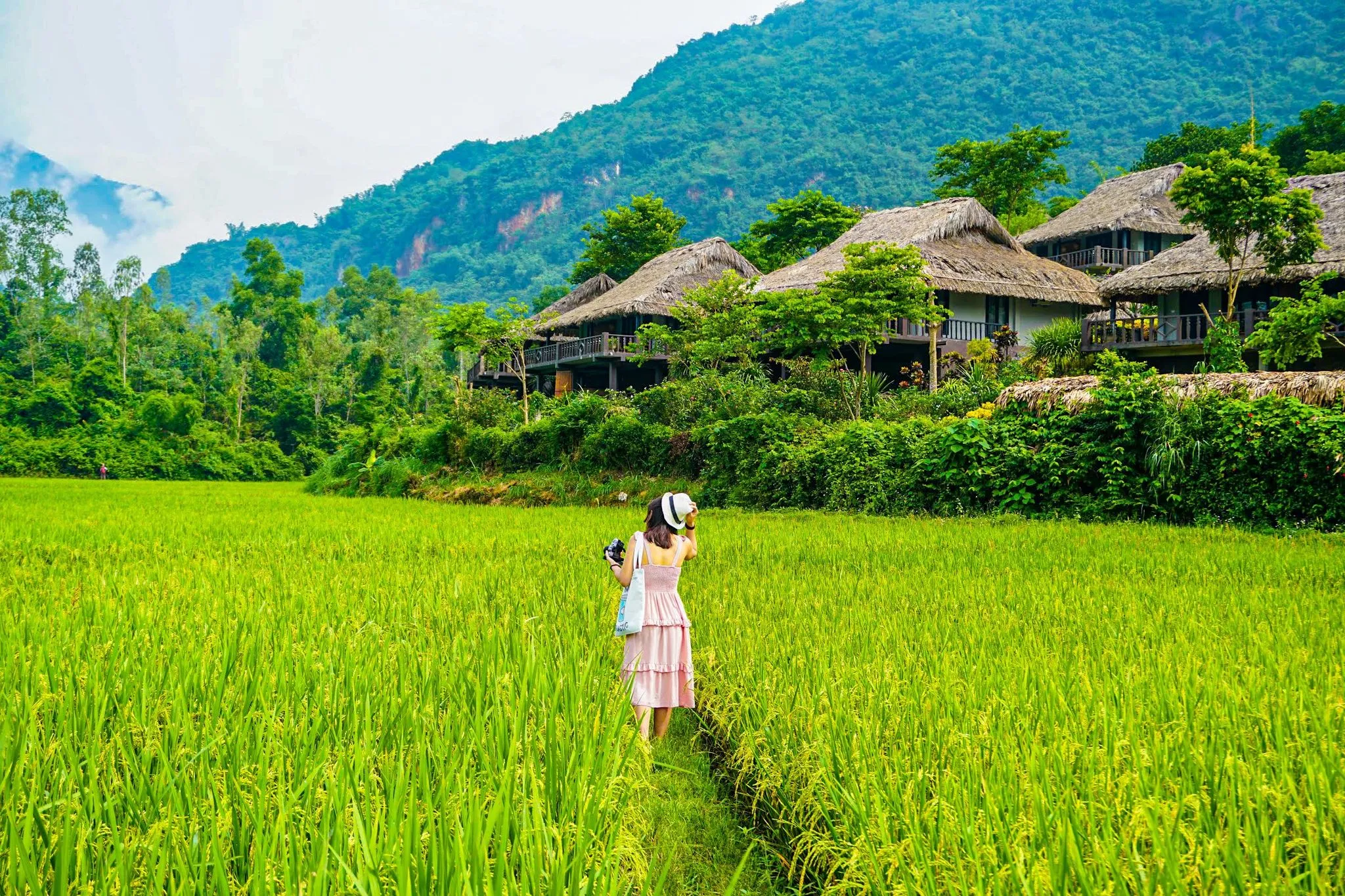 Mai Châu 1 Ngày – Bản Lác – Hang Chiều